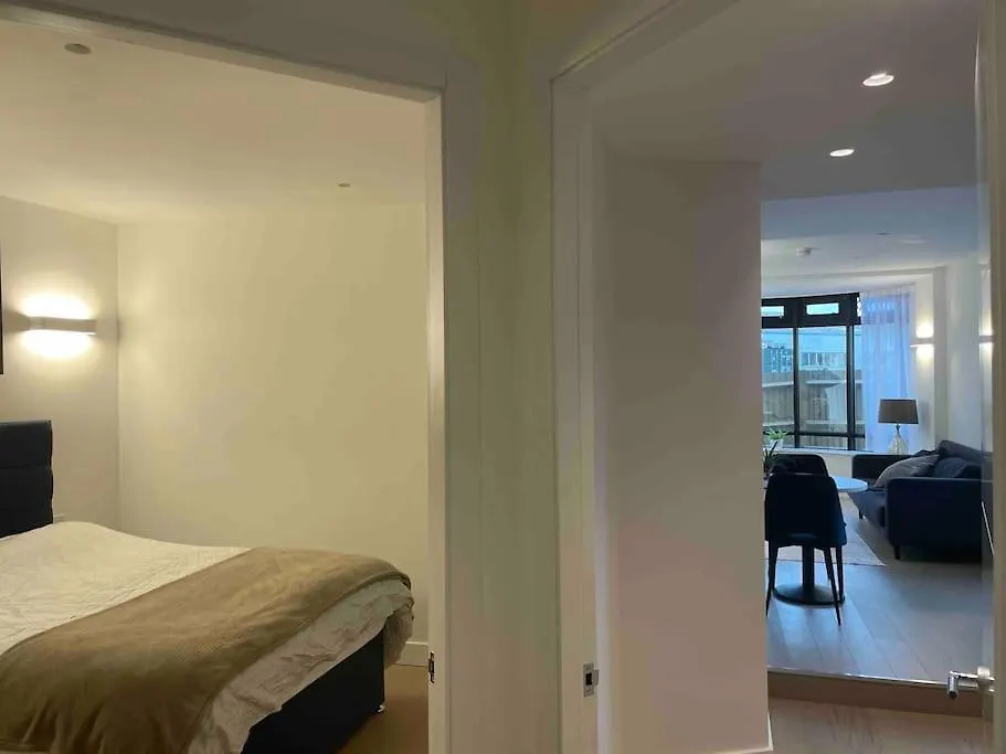 Entire Apartment In Brentford, West London. contacts